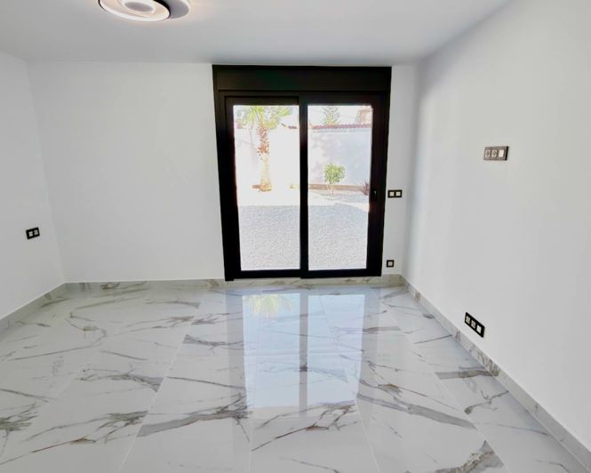 Image No.11-4 Bed Villa for sale