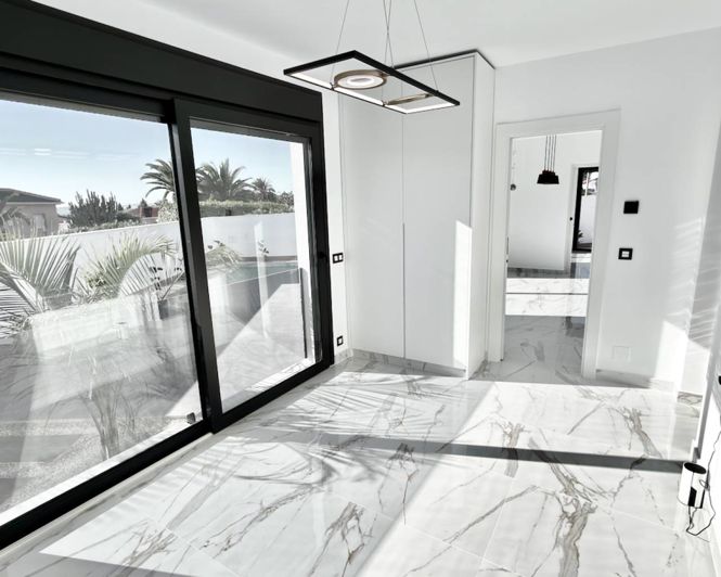 Image No.14-4 Bed Villa for sale