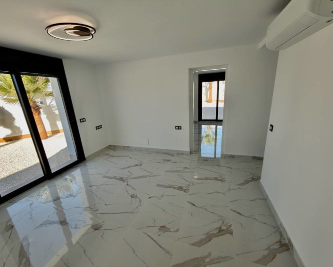 Image No.9-4 Bed Villa for sale