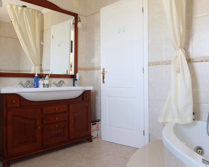 Image No.19-4 Bed Villa for sale