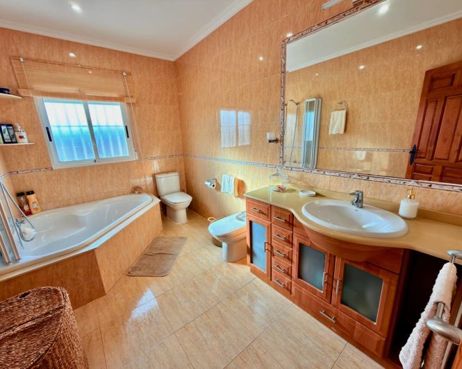 Image No.13-4 Bed Villa for sale