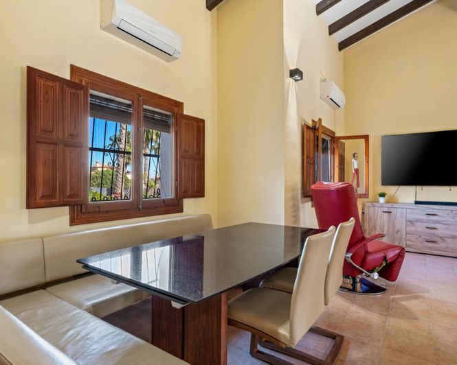 Image No.12-3 Bed Property for sale