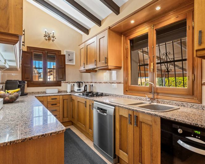 Image No.9-3 Bed Property for sale