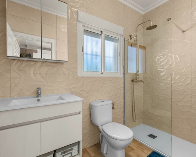 Image No.12-3 Bed Property for sale