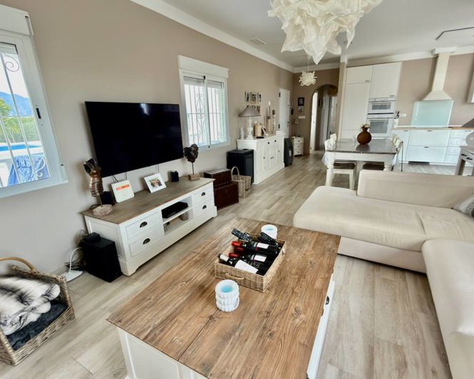 Image No.3-3 Bed Property for sale