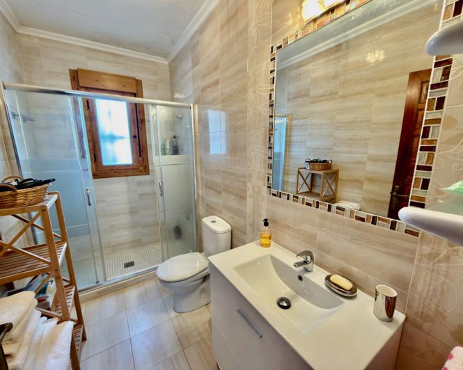 Image No.10-7 Bed Villa for sale