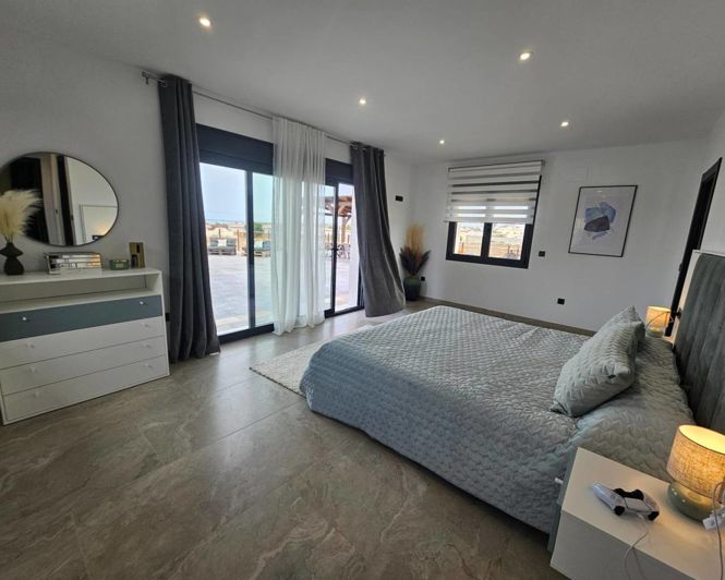 Image No.12-4 Bed Villa for sale