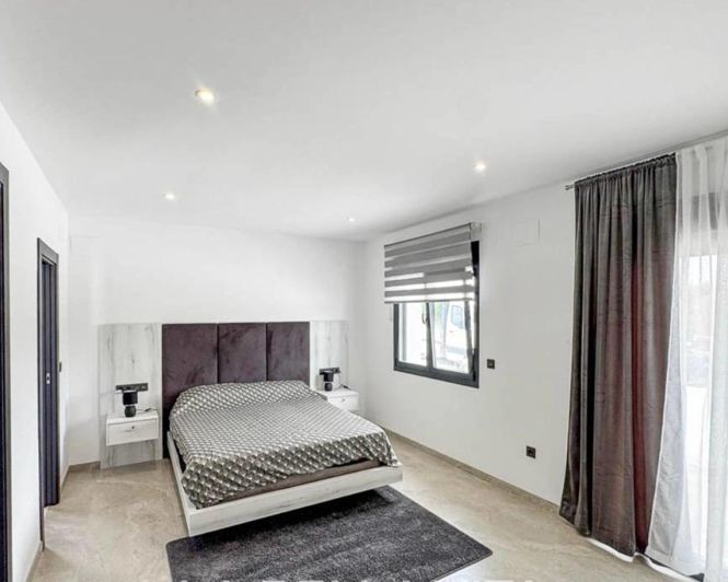 Image No.22-4 Bed Villa for sale
