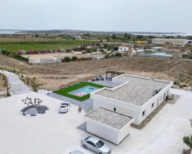 Image No.3-4 Bed Villa for sale