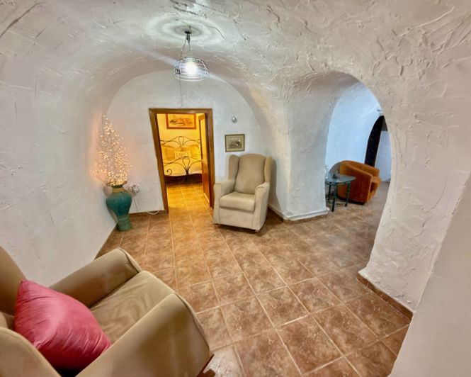 Image No.10-4 Bed Property for sale