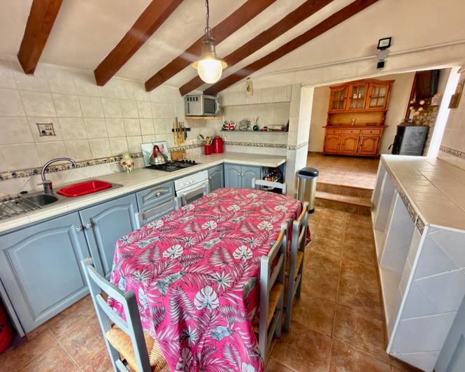 Image No.14-4 Bed Property for sale