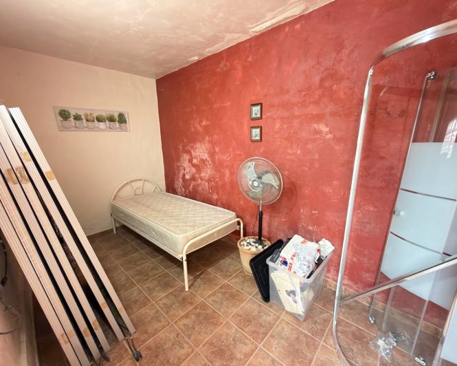 Image No.15-4 Bed Property for sale