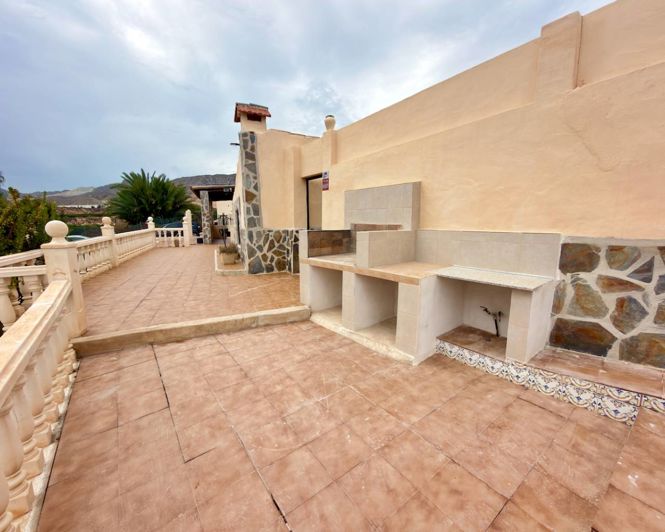 Image No.20-4 Bed Property for sale