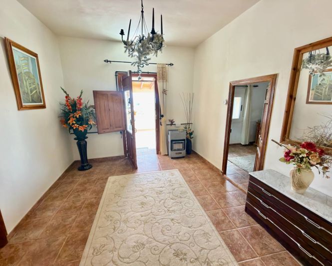 Image No.4-4 Bed Property for sale