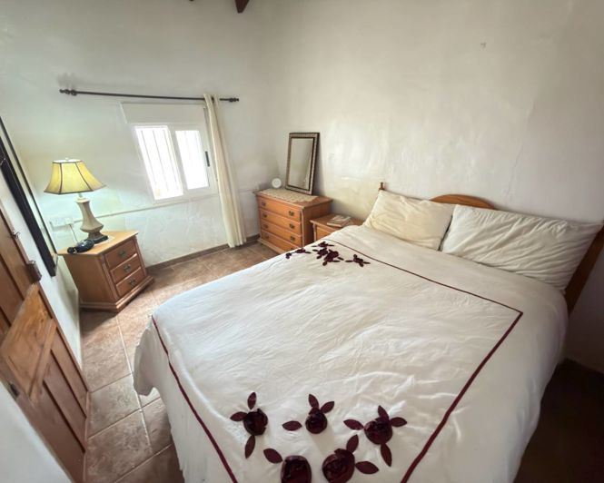 Image No.6-4 Bed Property for sale