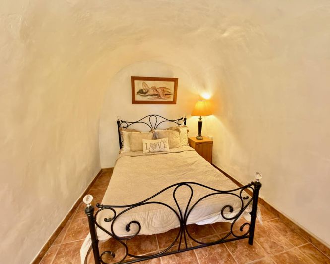 Image No.7-4 Bed Property for sale
