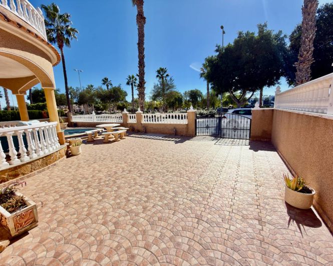 Image No.20-3 Bed Villa for sale