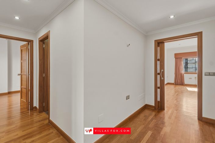 Image No.12-3 Bed Apartment for sale