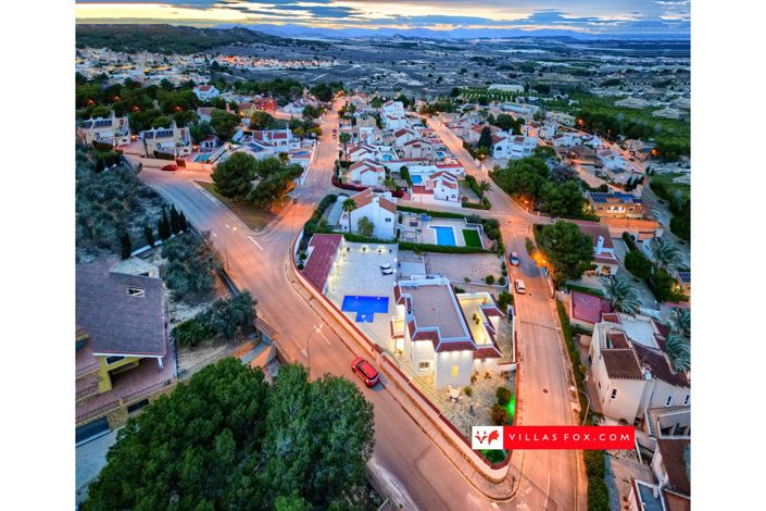 Image No.9-6 Bed Villa for sale