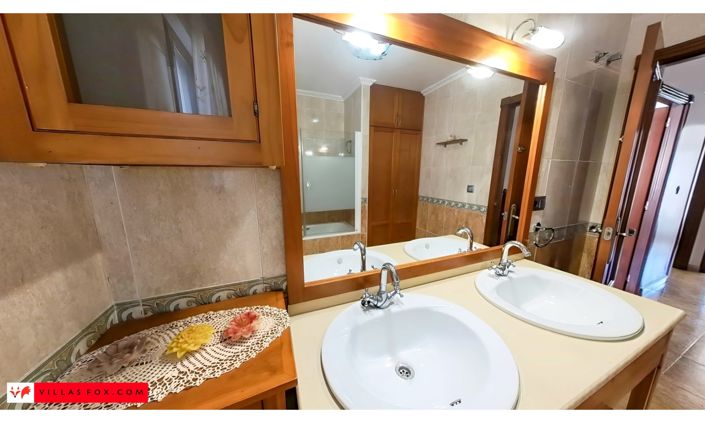 Image No.50-3 Bed Townhouse for sale