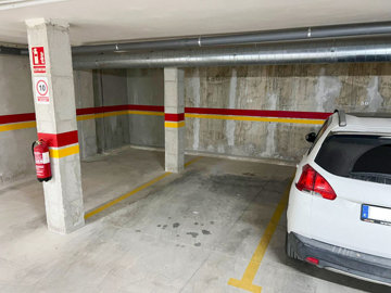 15351535-parking