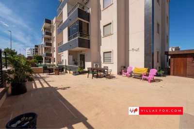 1538resangelinaground-floorcornerapartmentwit