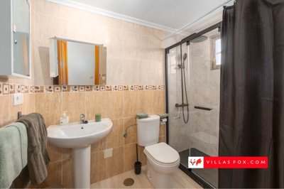 1538resangelinaground-floorcornerapartmentwit
