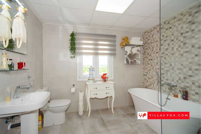 Image No.57-5 Bed Villa for sale