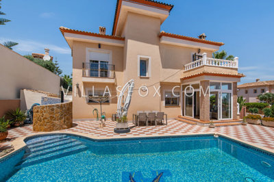 copy11541653377143torrestrellavillaforsalesan