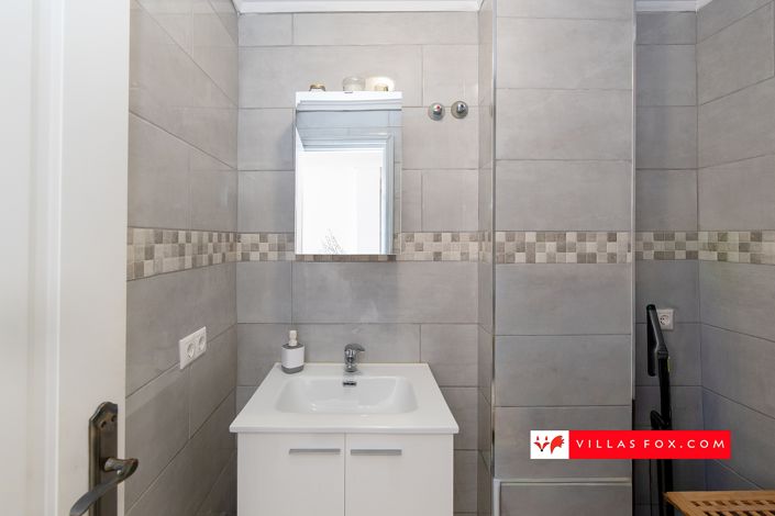 Image No.26-2 Bed Townhouse for sale