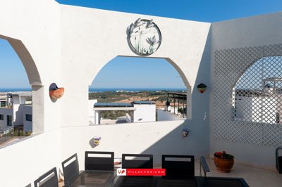 1605lospinosupperfloorstudioapartmentwithlarg