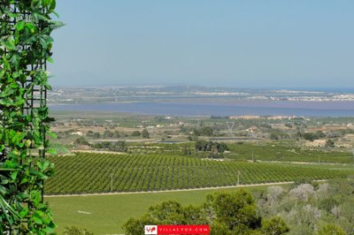 1605lospinosupperfloorstudioapartmentwithlarg