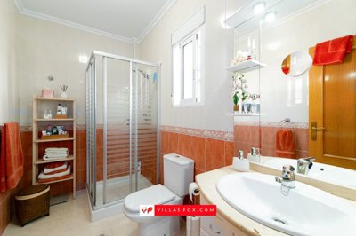 1665bigastrodetachedvillawithpoolforsale-14