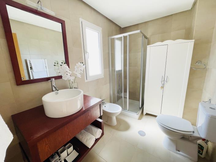 Image No.19-2 Bed Townhouse for sale