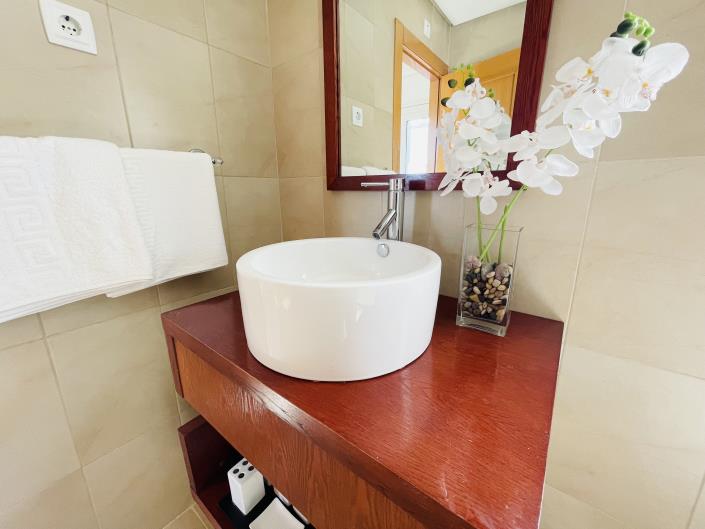 Image No.20-2 Bed Townhouse for sale