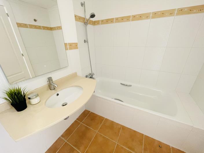 Image No.22-2 Bed Apartment for sale