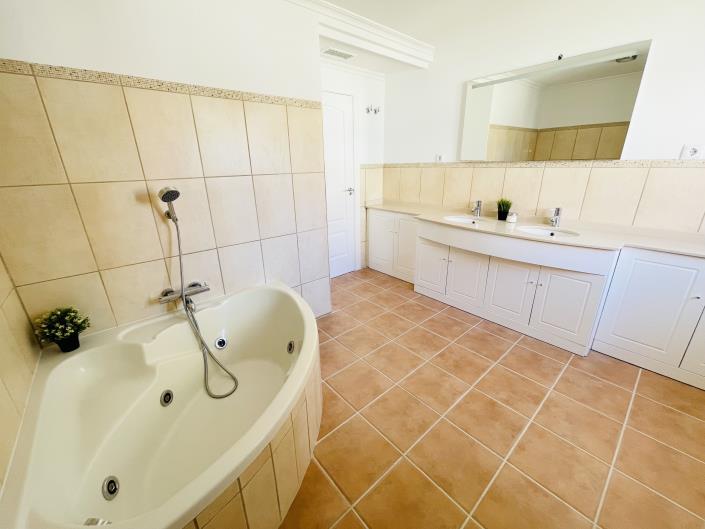 Image No.30-2 Bed Apartment for sale