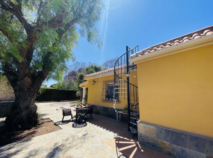 Image No.21-3 Bed Country House for sale