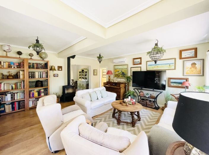 Image No.28-3 Bed Country House for sale