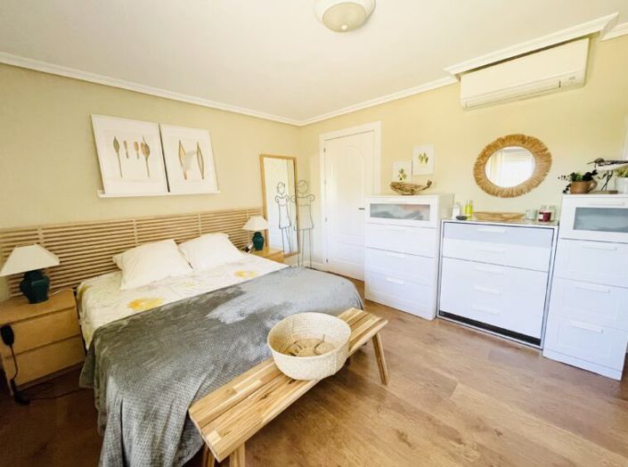 Image No.42-3 Bed Country House for sale