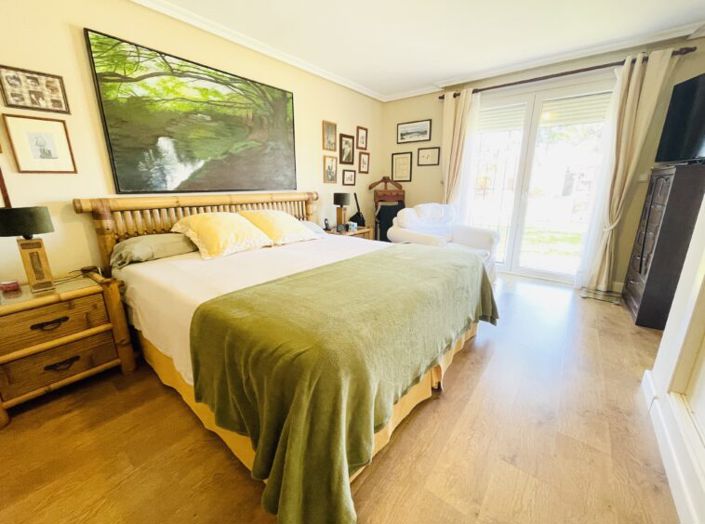 Image No.44-3 Bed Country House for sale