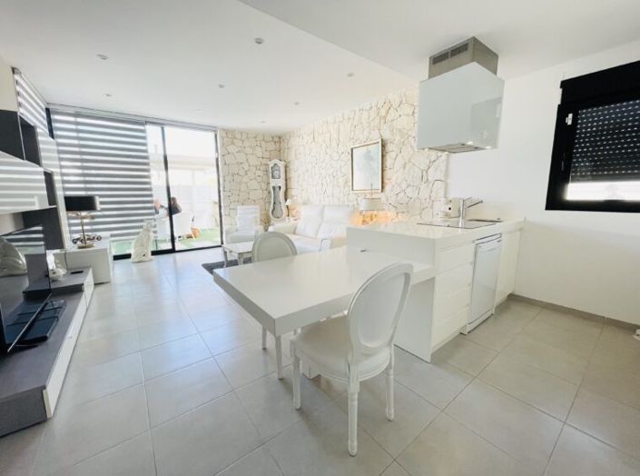 Image No.11-3 Bed Villa for sale