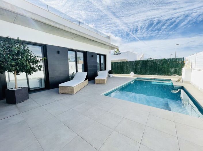 Image No.3-3 Bed Villa for sale