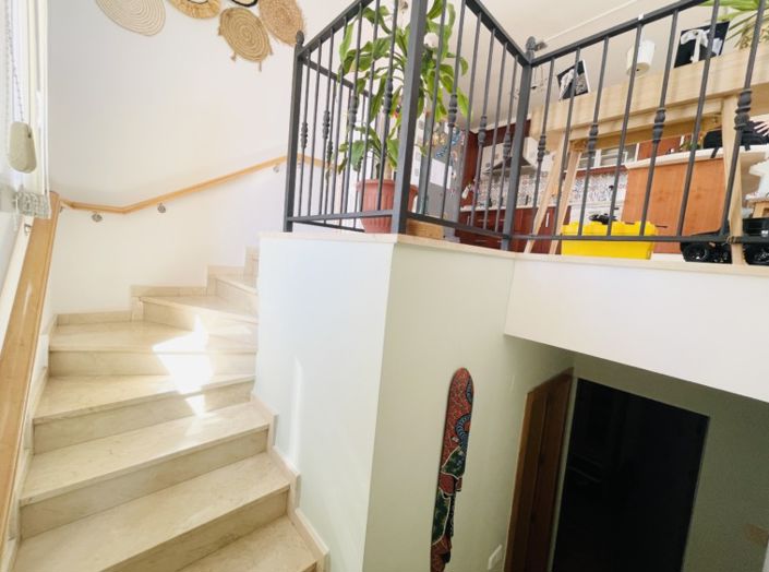 Image No.14-5 Bed Townhouse for sale