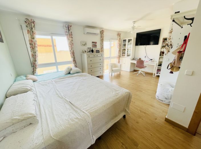 Image No.15-5 Bed Townhouse for sale