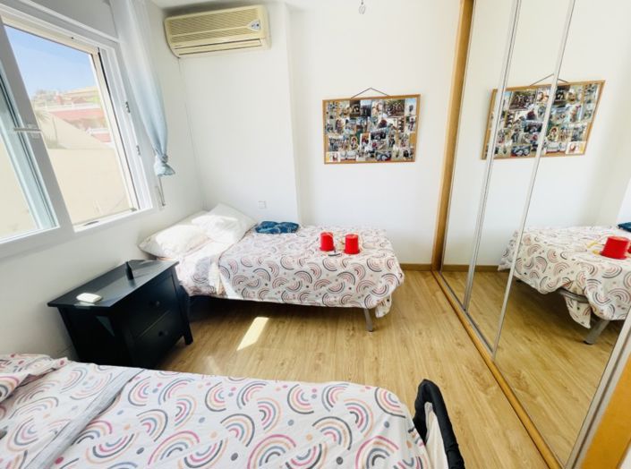 Image No.18-5 Bed Townhouse for sale