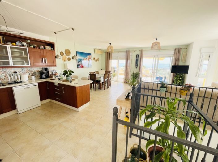 Image No.8-5 Bed Townhouse for sale