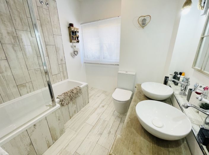 Image No.27-3 Bed Apartment for sale