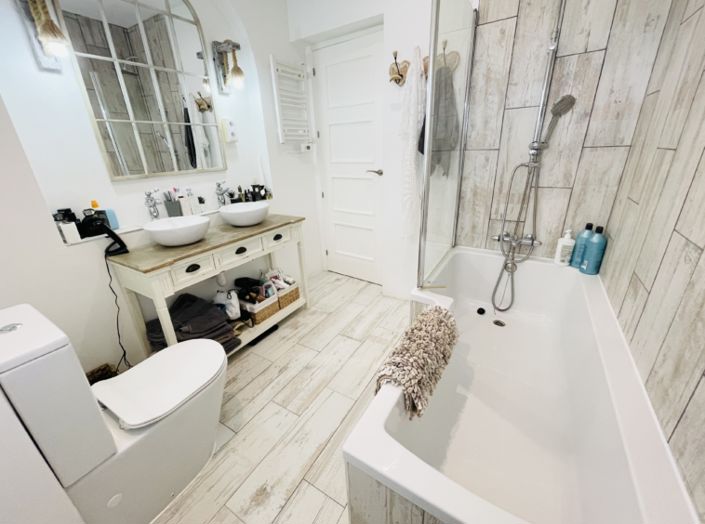 Image No.29-3 Bed Apartment for sale