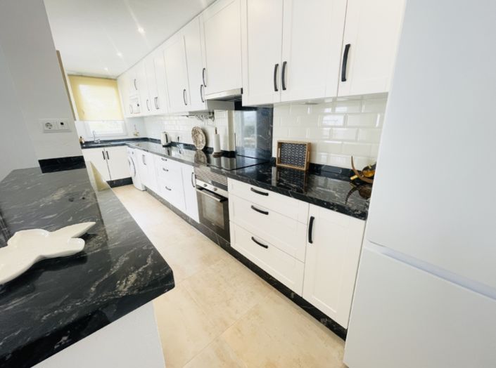 Image No.12-2 Bed Townhouse for sale